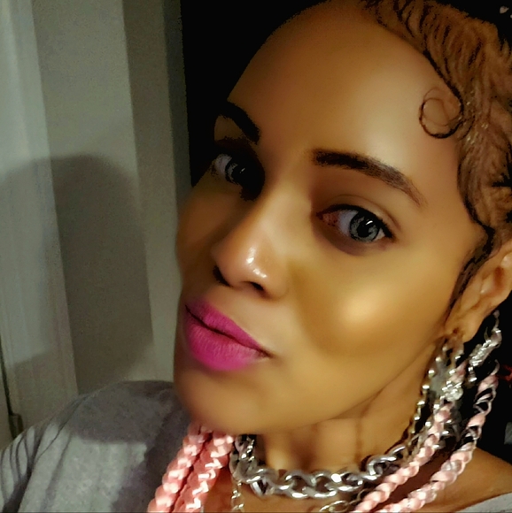 Meet your Posher, Sudana - Picture 1 of 2